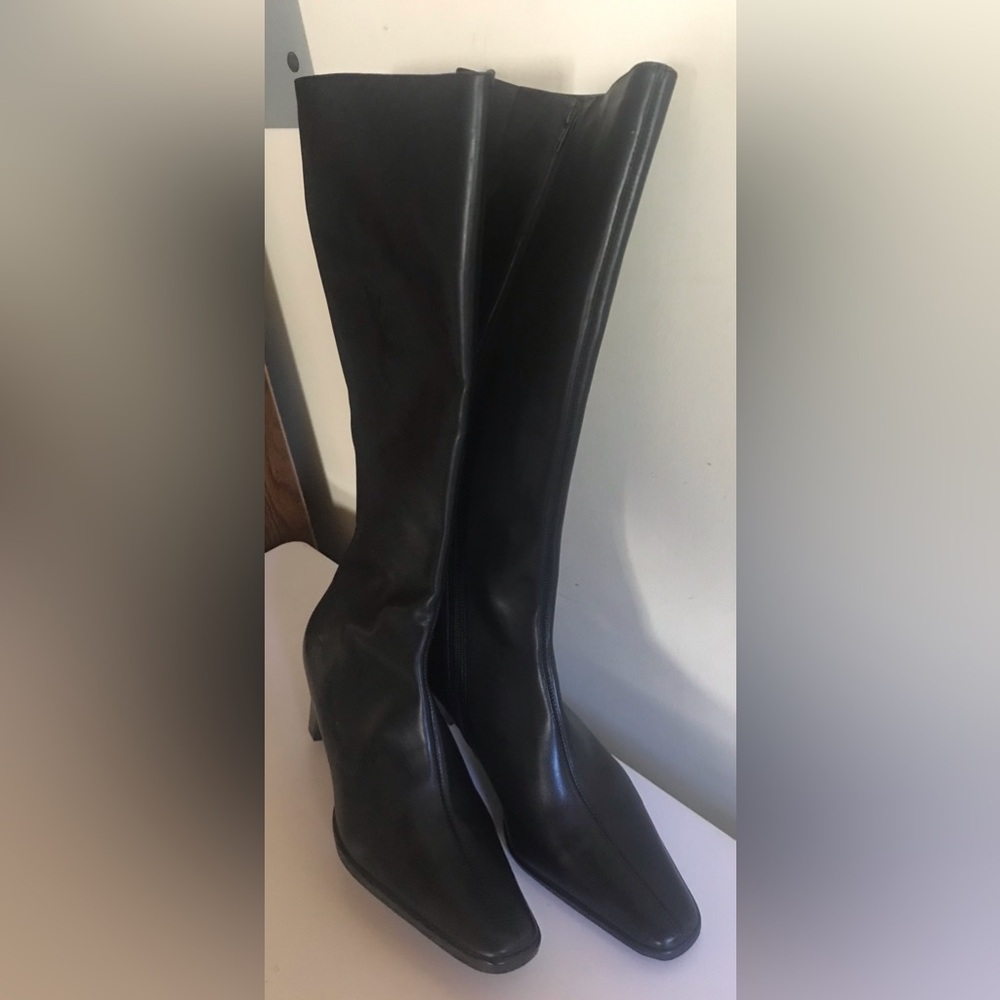Not sure brand of leather boots size 7M black